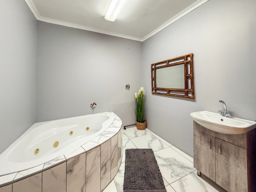 4 Bedroom Property for Sale in Eagles Landing North West